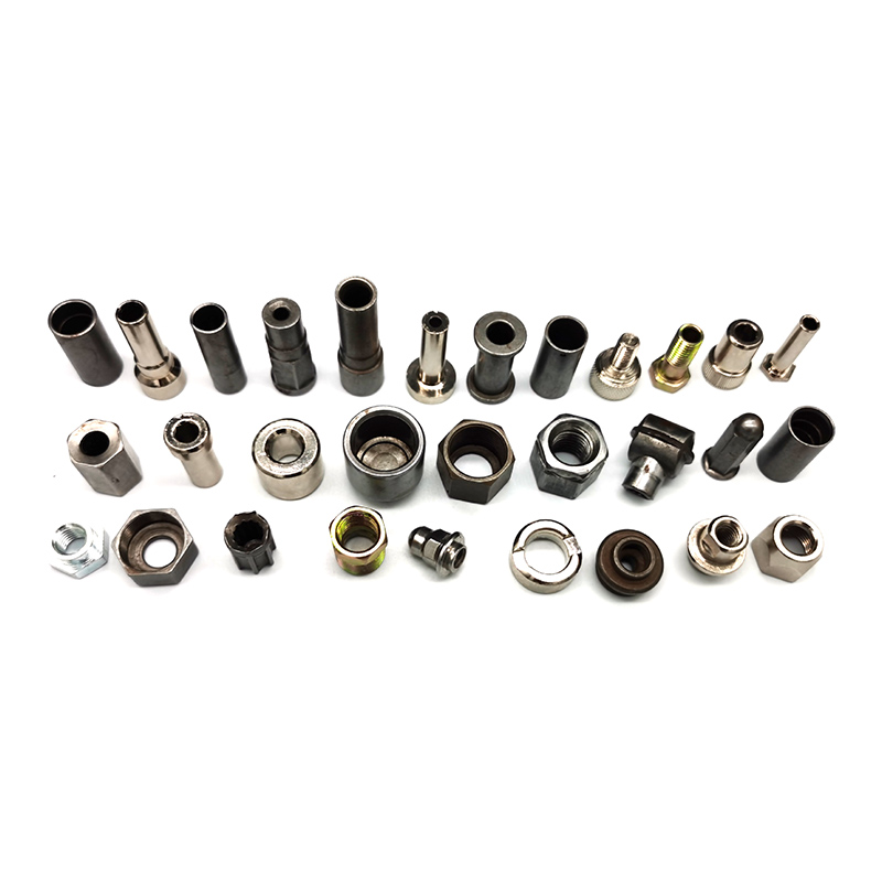 தொழில்துறை பயன்பாடுகளில் குளிர் மற்றும் சூடான போலி ஃபாஸ்டென்சர்களை அவசியமாக்குவது எது?